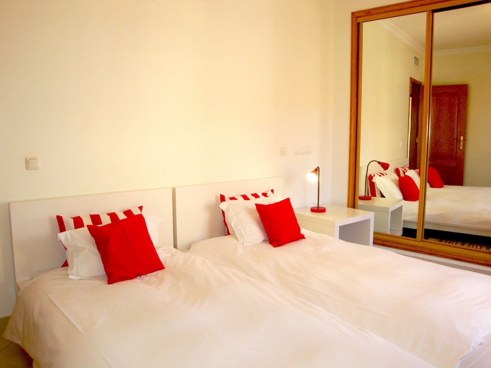 Apartment, 3 Bedrooms, Pool Access, Sea View