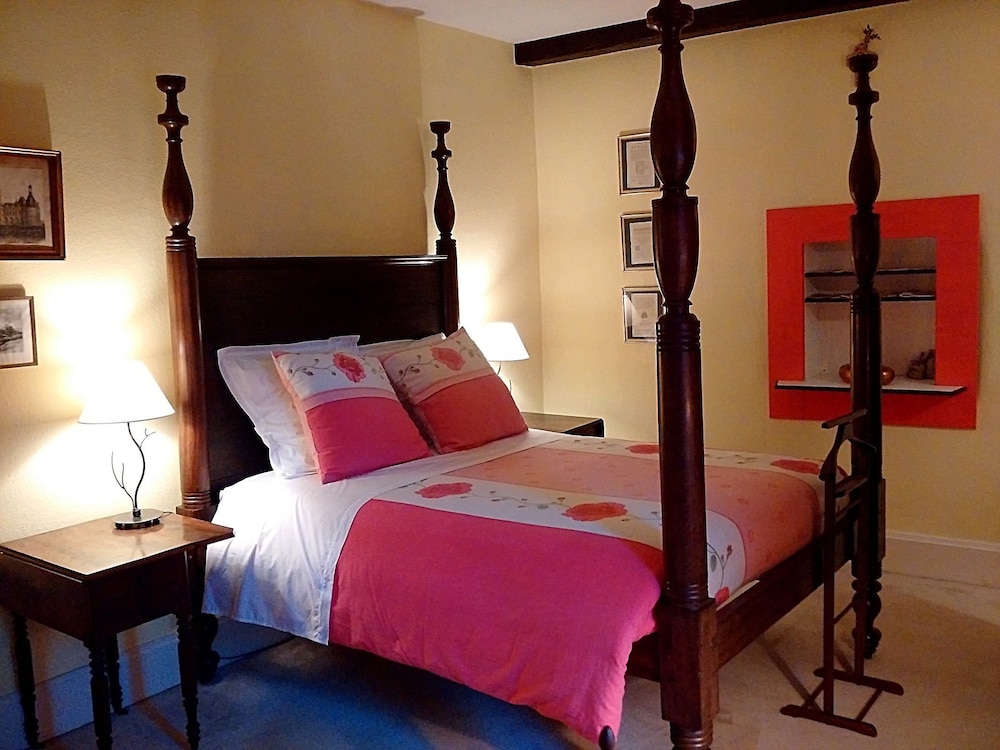 Romantic Room, Bathtub, Garden Area photo 1
