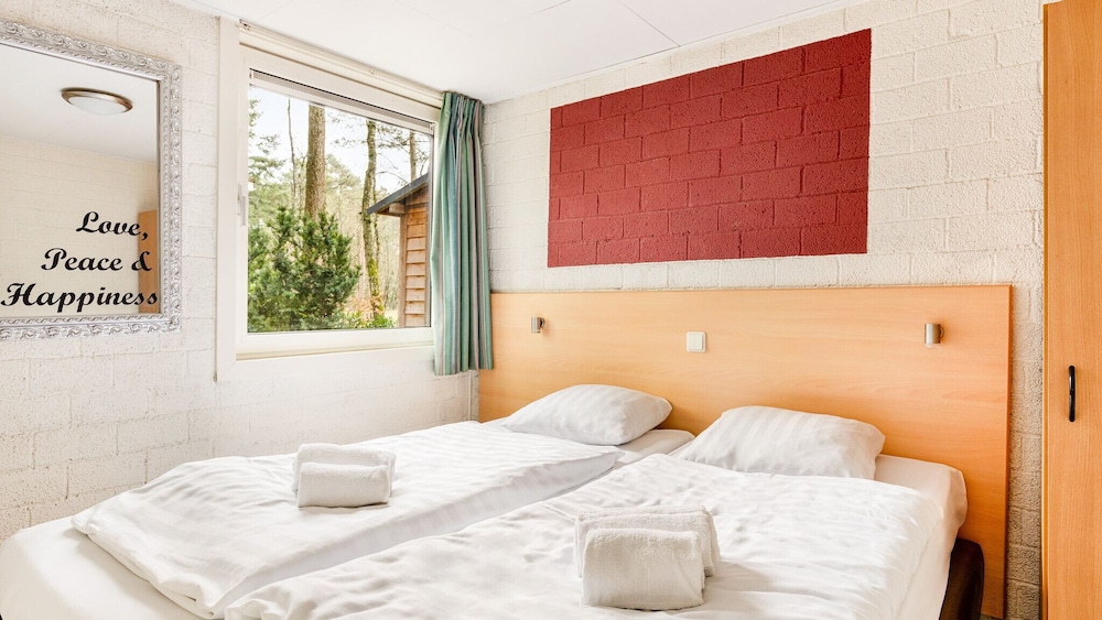 Bungalow (Bungalow 4B) photo 2