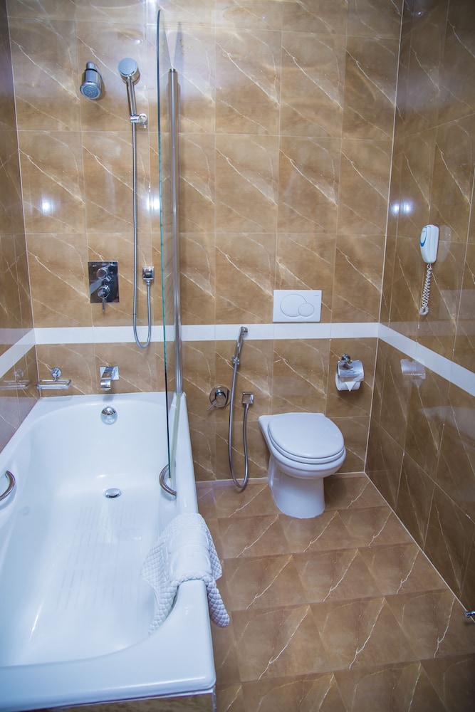 Standard Double or Twin Room - Photo 6