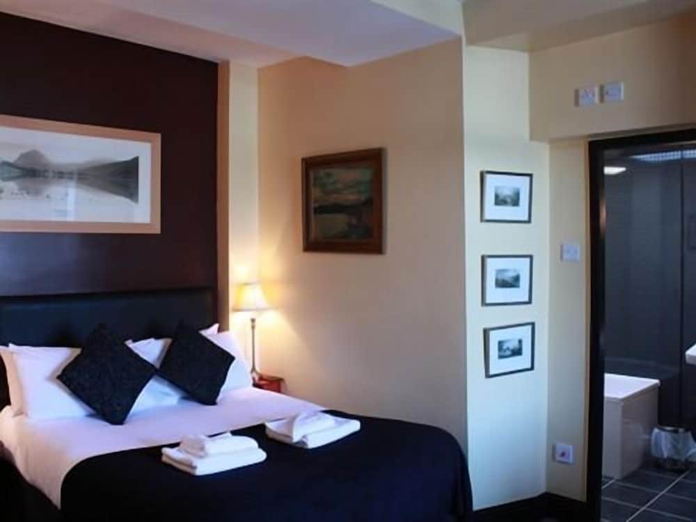 Double or Twin Room, Ensuite photo 1