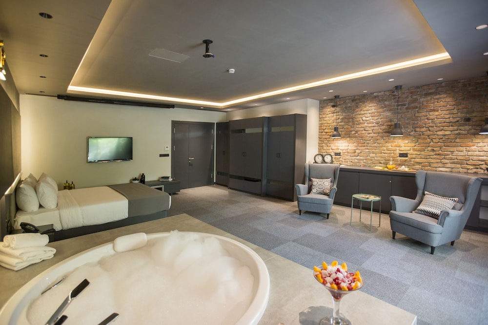 Suite, Jetted Tub photo 1