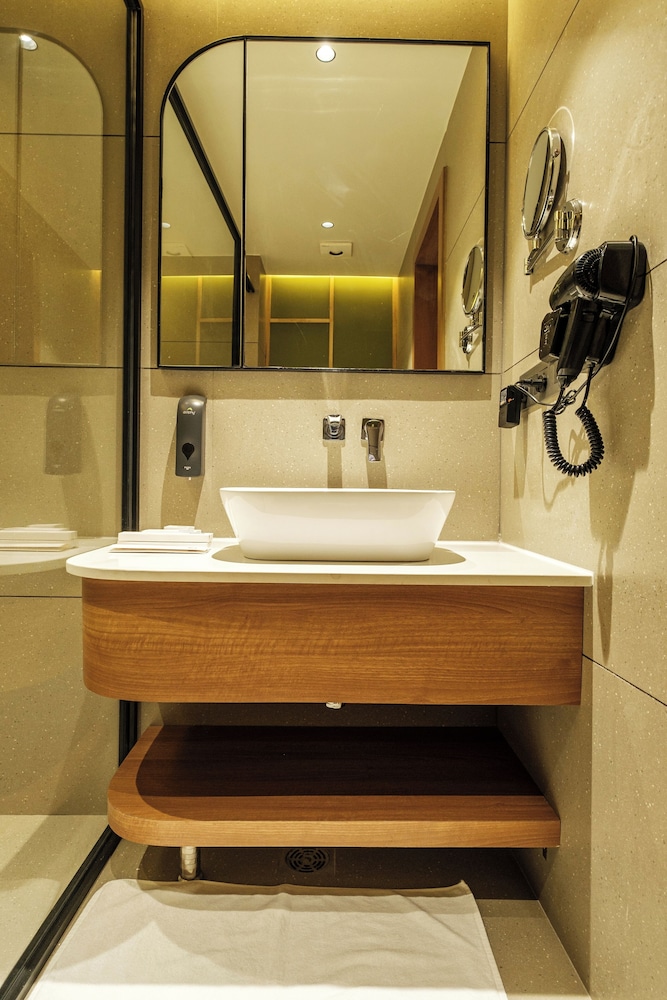 Urban Corner Room - Photo 39