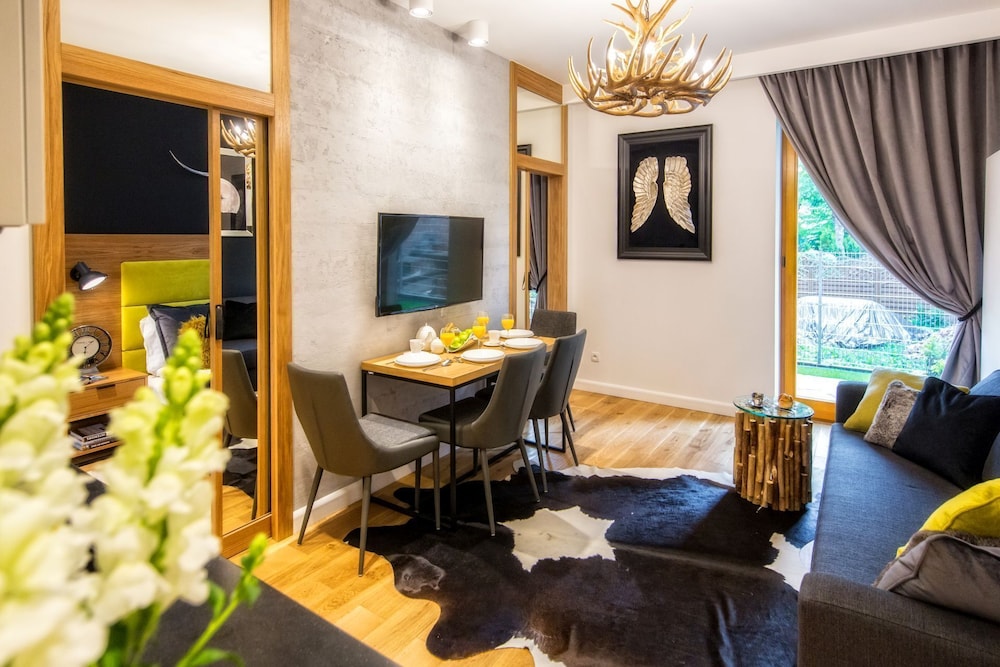 Deluxe Apartment (016 with SPA, Pool access)
