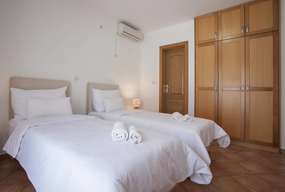 Standard Twin Room, 2 Twin Beds, Private Bathroom photo 1
