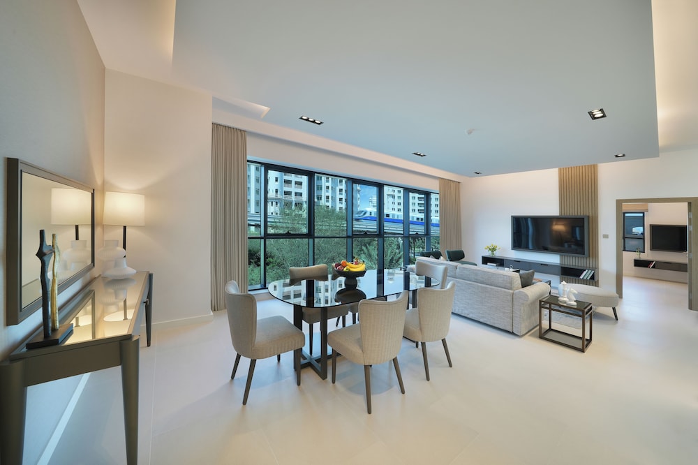 Luxury Two Bedroom Apartment with Balcony