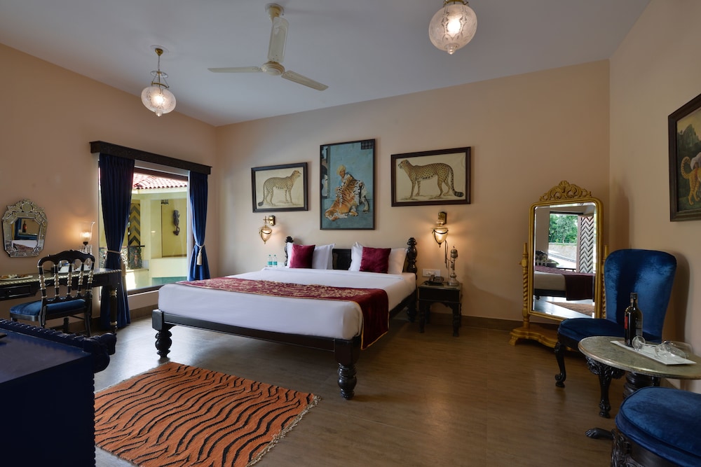 Queens Room - Photo 1