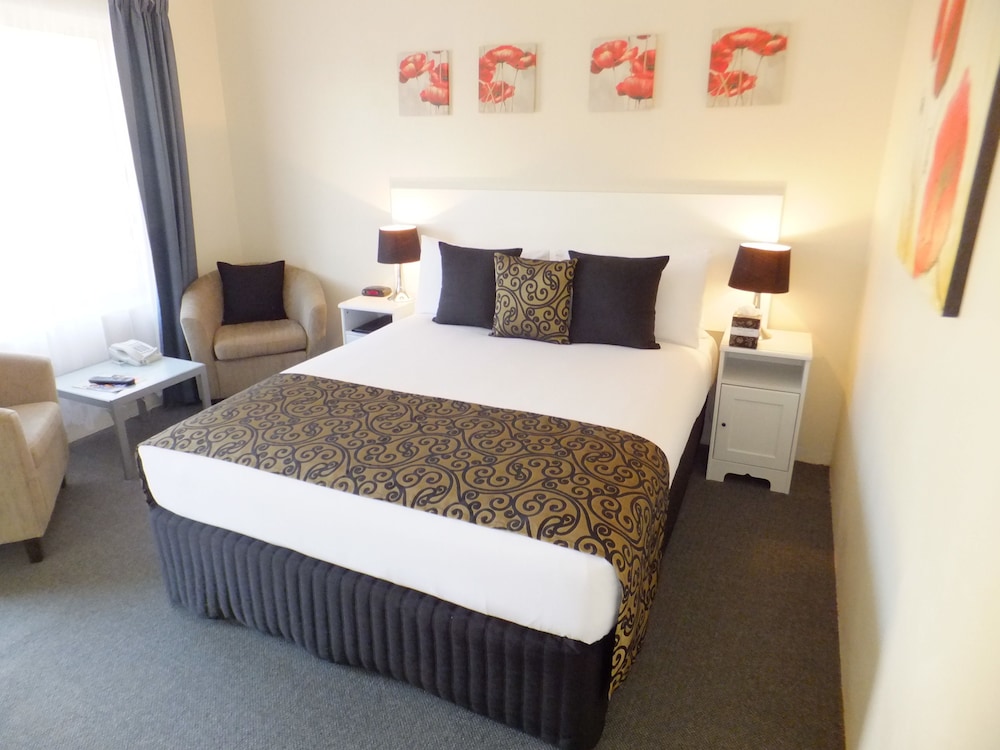 Hillside Queen Room