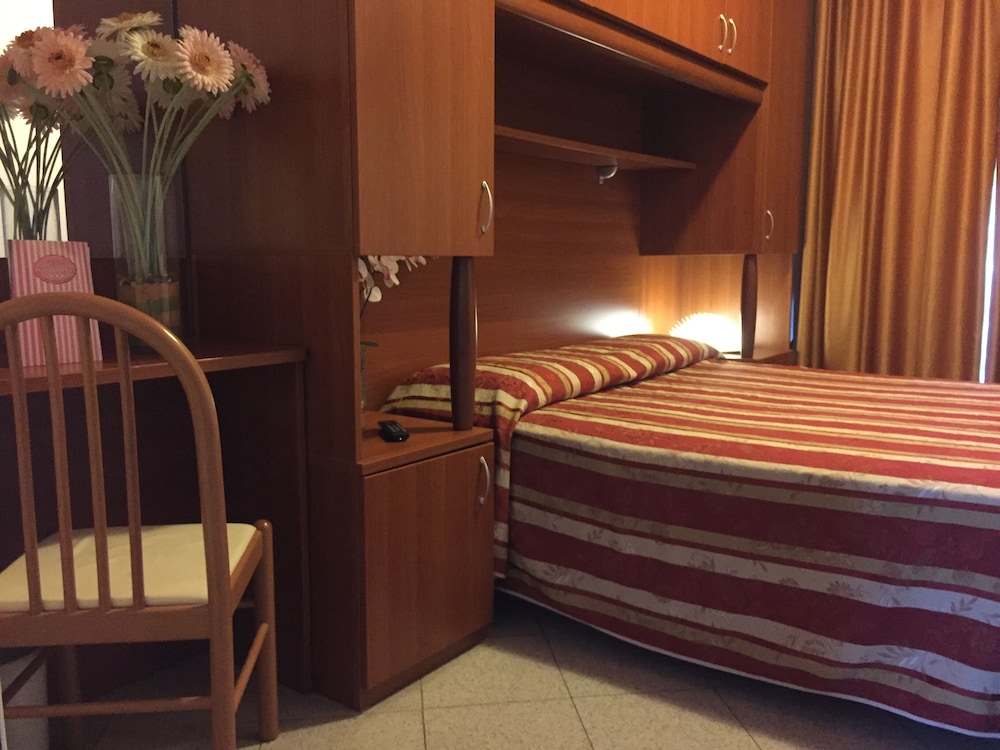 Economy Double Room photo 1