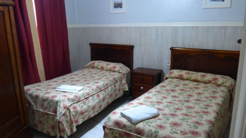 Double or Twin Room, Shared Bathroom photo 2
