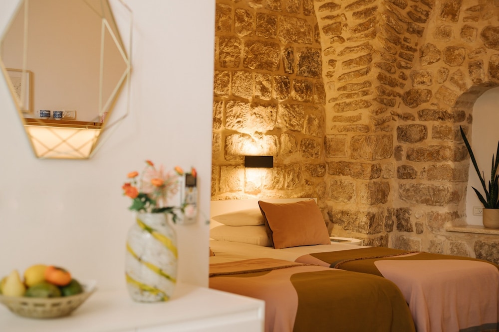 Luxury Suite, 1 Bedroom, Private Bathroom, Garden Area photo 3