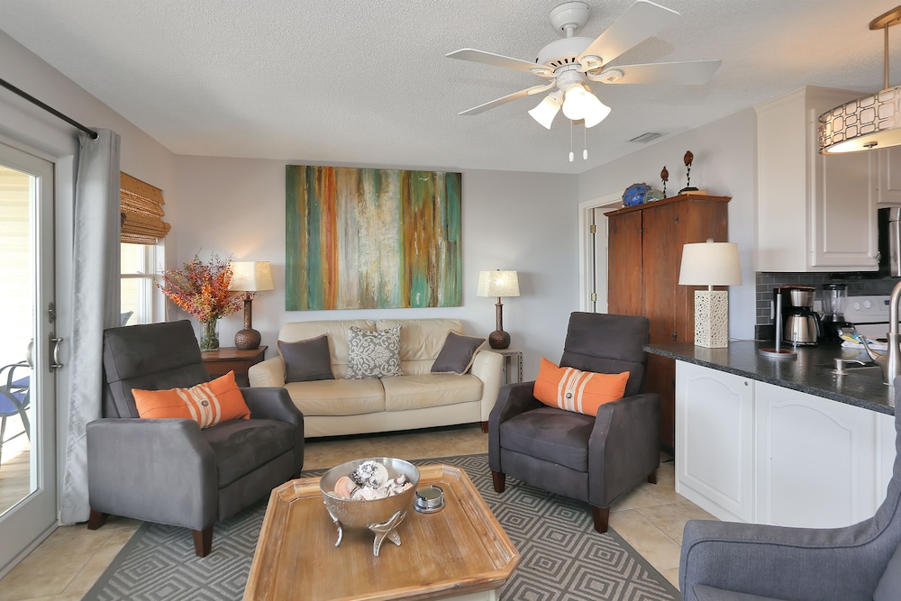 Townhome, Multiple Beds (Pelican Landing 1) photo 2