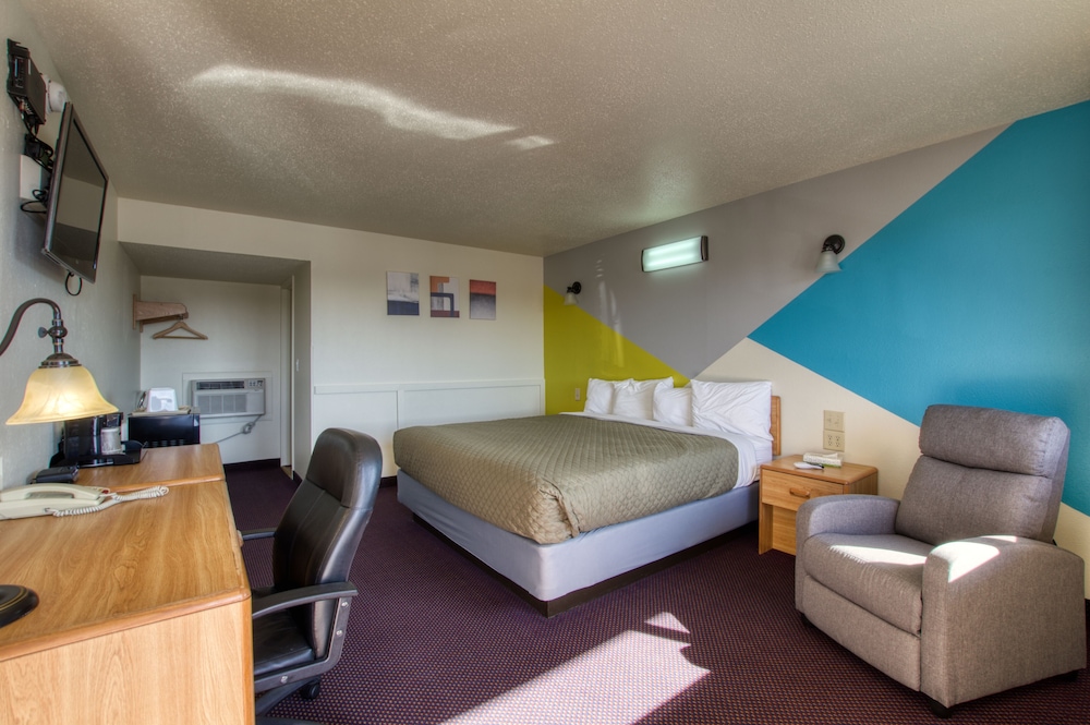 Economy Single Room, 1 Bedroom, Non Smoking, Refrigerator & Microwave photo 1