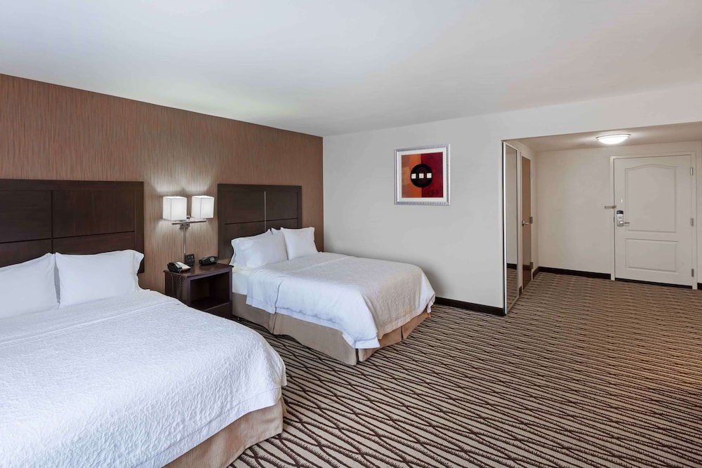 Room, 2 Queen Beds, Accessible, Non Smoking - Photo 2