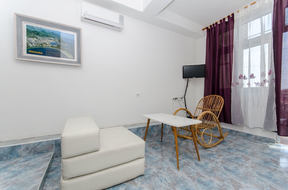 Apartment (A10)