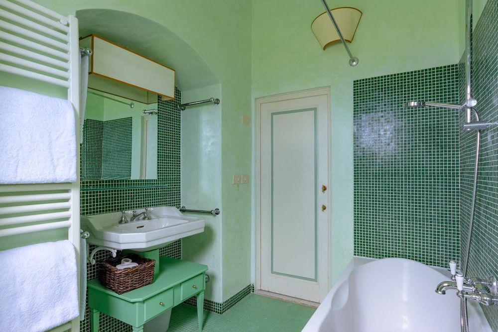 Villa di Tizzano Luxurious Retreat in Paradise, Photo 50