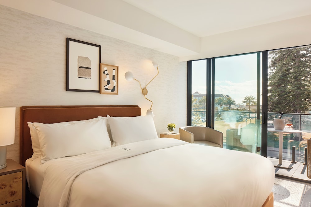 Premium King with Juliet Balcony, City View