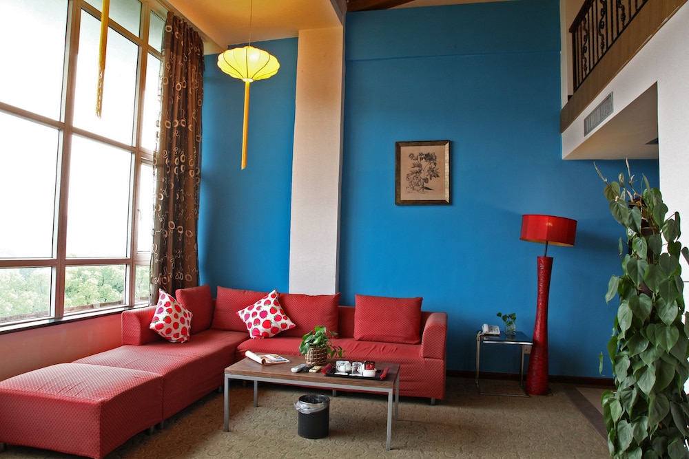 Deluxe Suite, 1 King Bed, River View