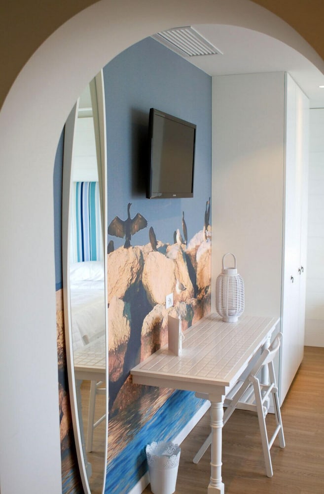 Superior Studio Suite, Balcony, Sea View photo 3