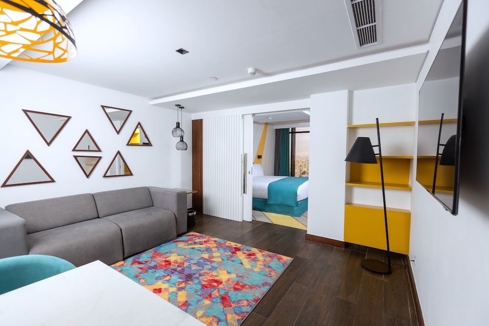 Studio Suite, 1 King Bed, City View thumbnail 6