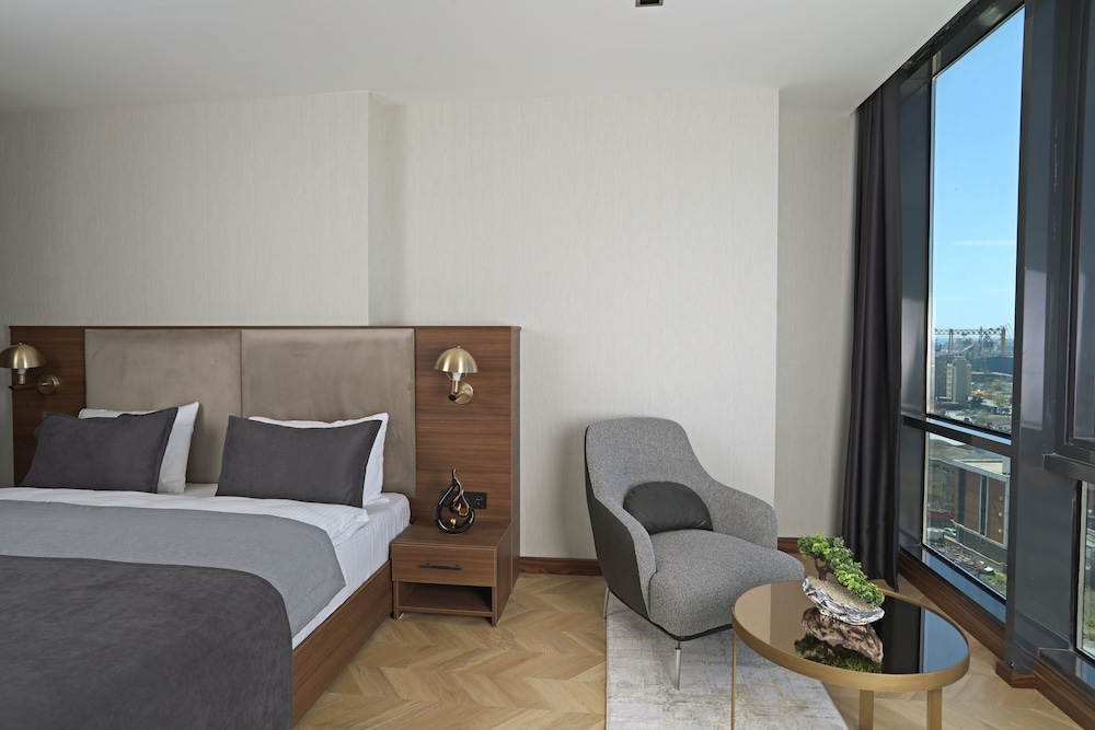 Standard Double Room, 1 Queen Bed, Smoking, City View photo 3