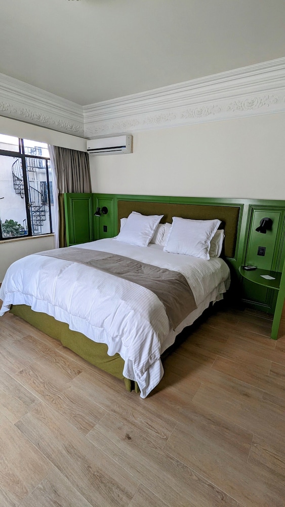 Signature Room