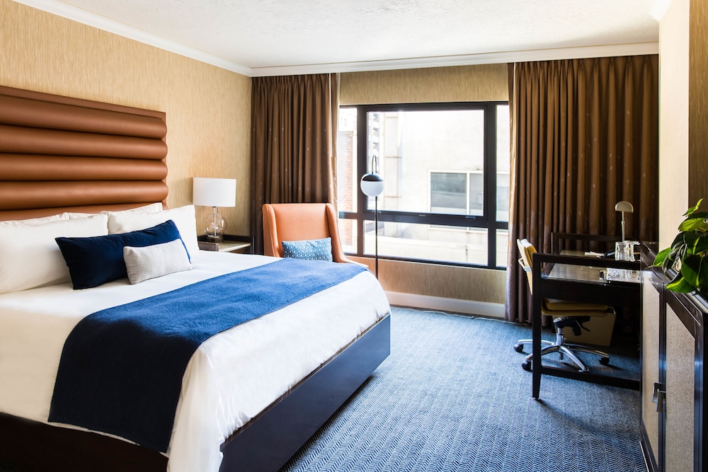 Premium Room, 1 King Bed - Photo 8