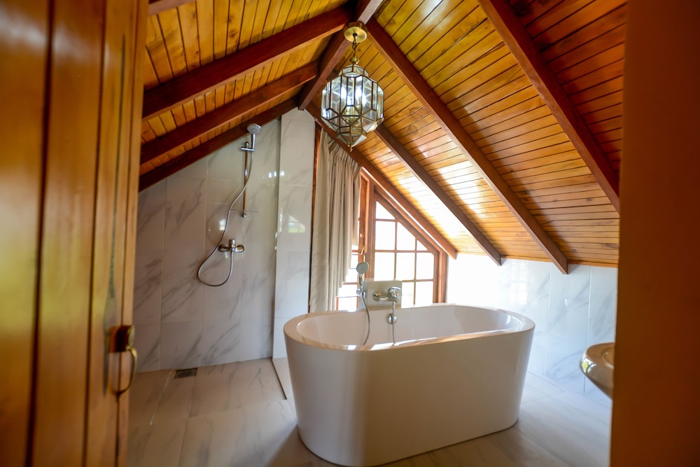 Attic Room photo 1