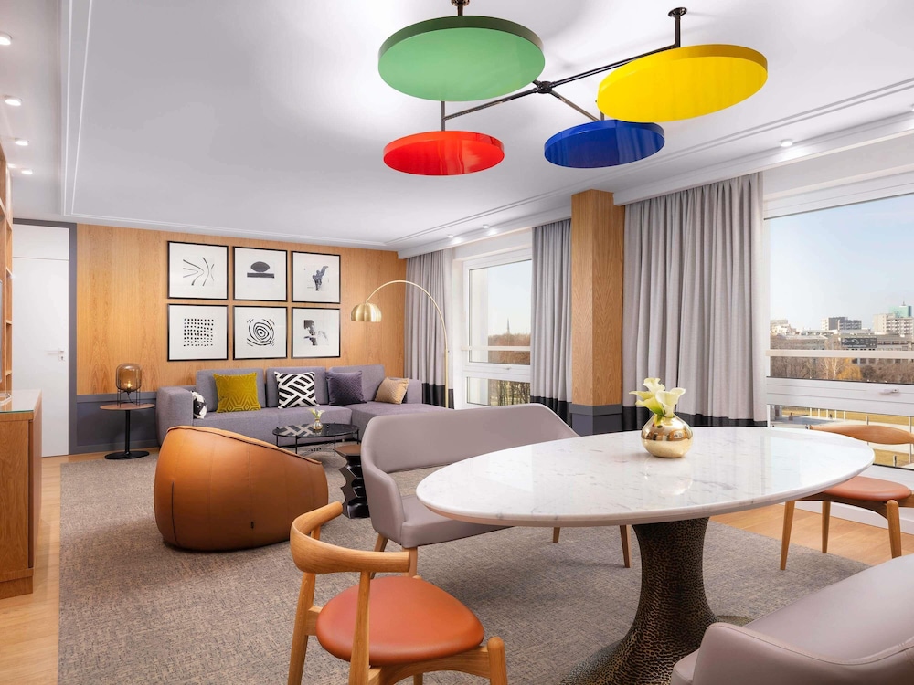 Luxury Suite, 1 King Bed, Kitchenette (Opera) - Photo 4