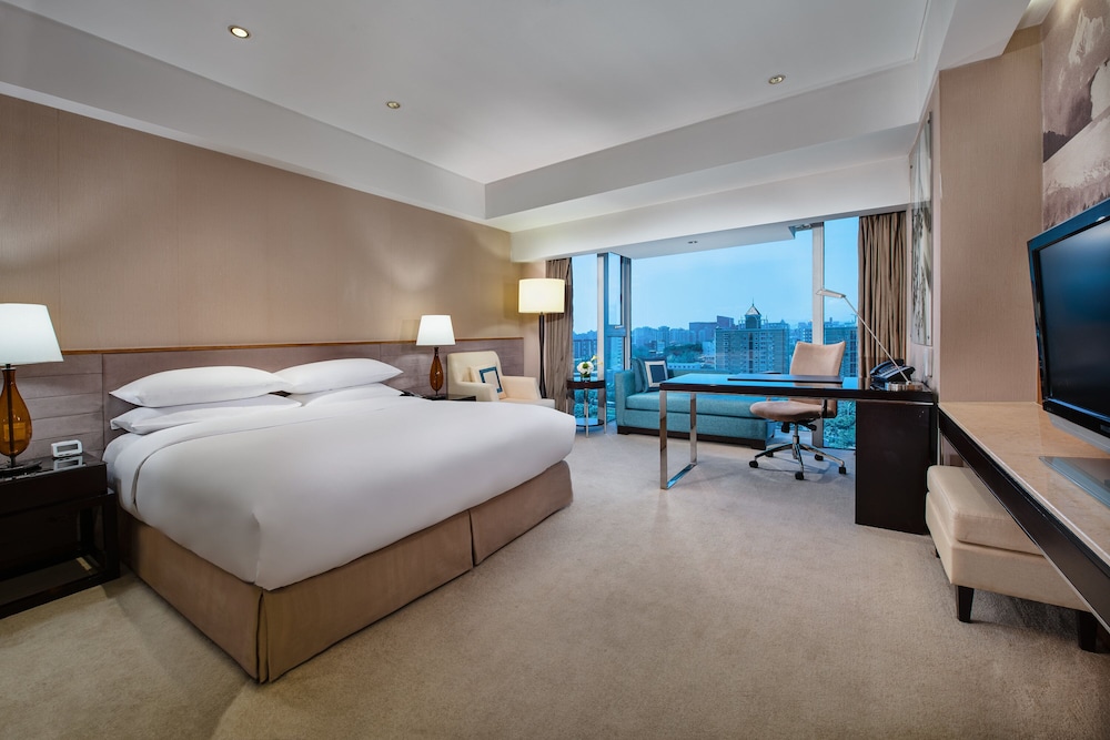 Standard Room, 1 King Bed, City View - Photo 5