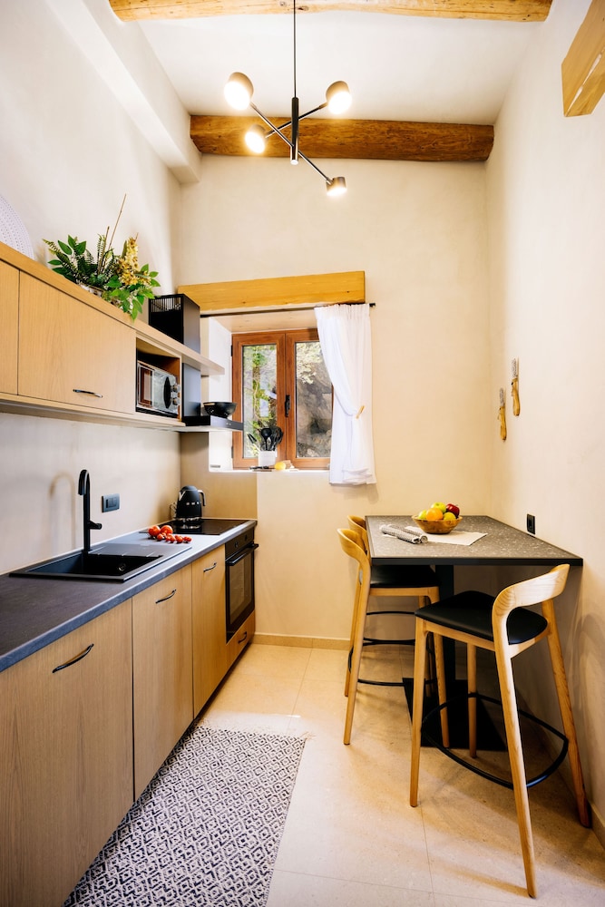 1 Bedroom Grand Sea View Suite, Thalori photo 2
