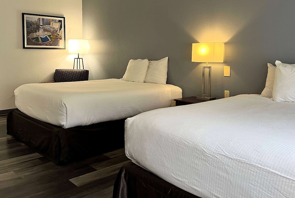 Room, 2 Queen Beds - Photo 4
