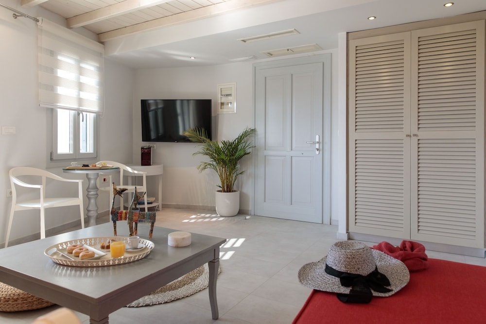 Deluxe Suite, Sea View photo 2