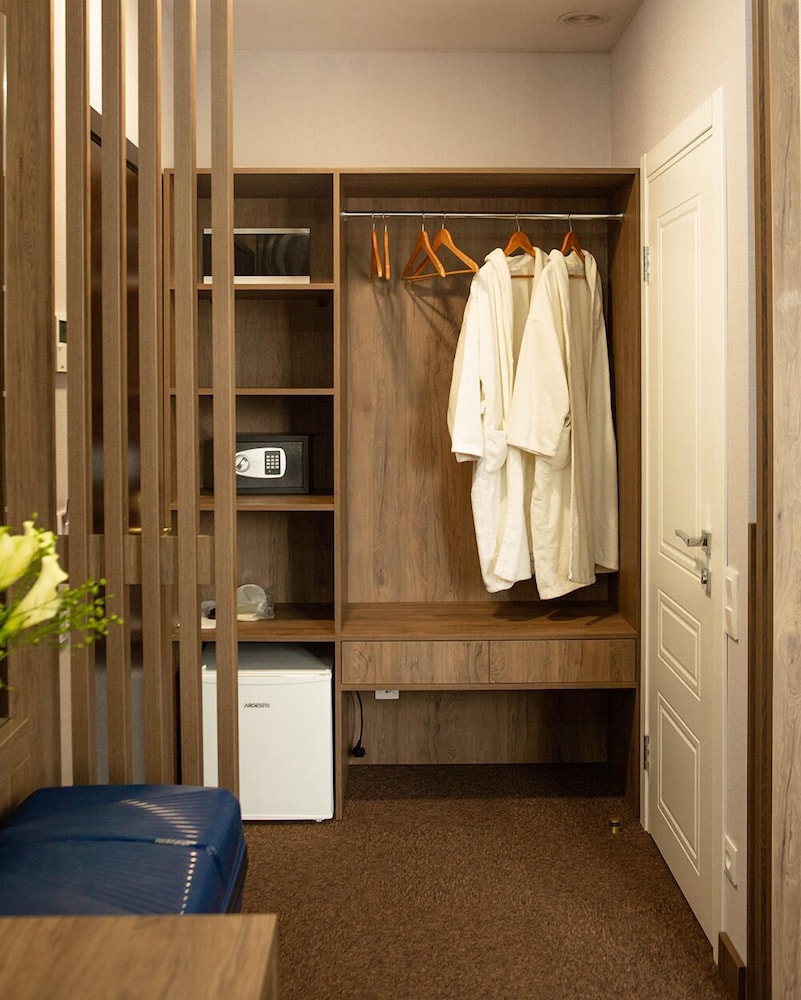 Double Room, 1 Queen Bed