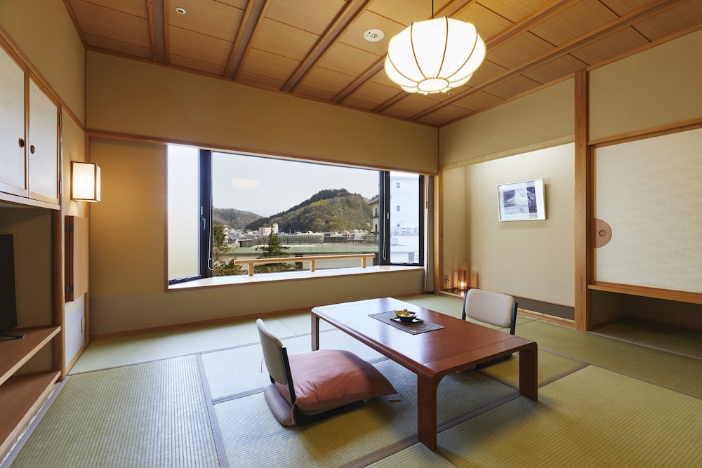 Standard Room, Bathtub, City View
