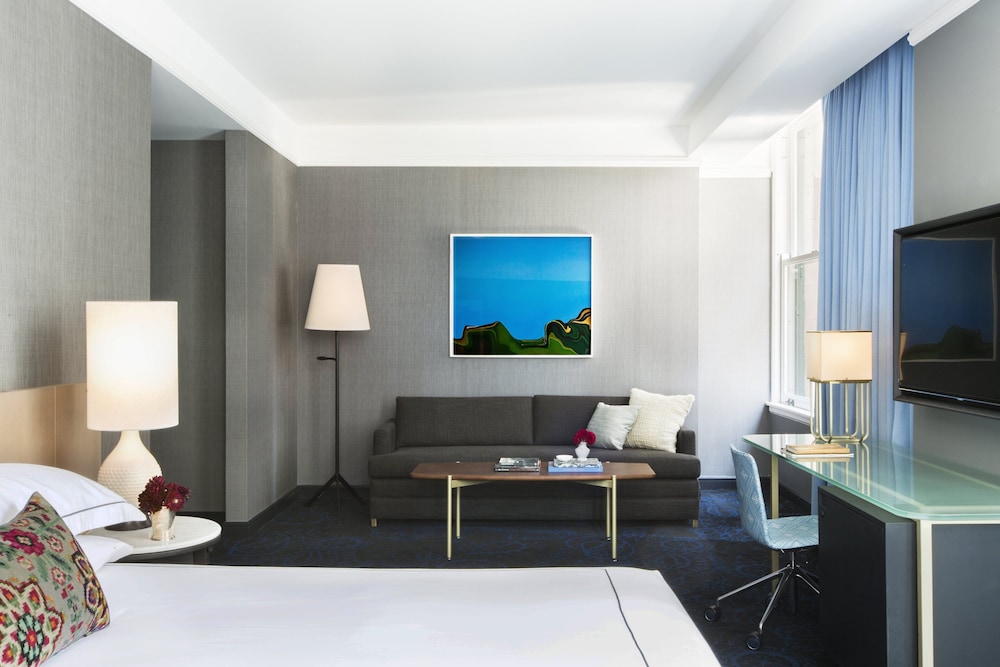 Studio Suite, 1 King Bed, Mobility Accessible (Roll-In Shower)