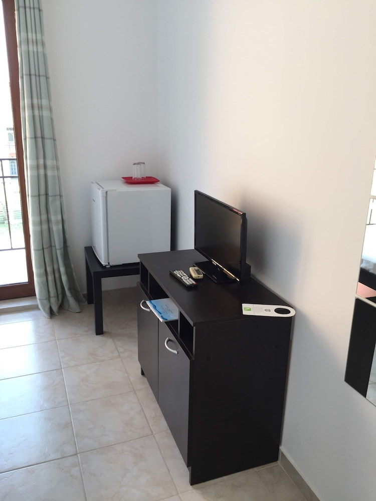 Double Room, Balcony - Photo 5