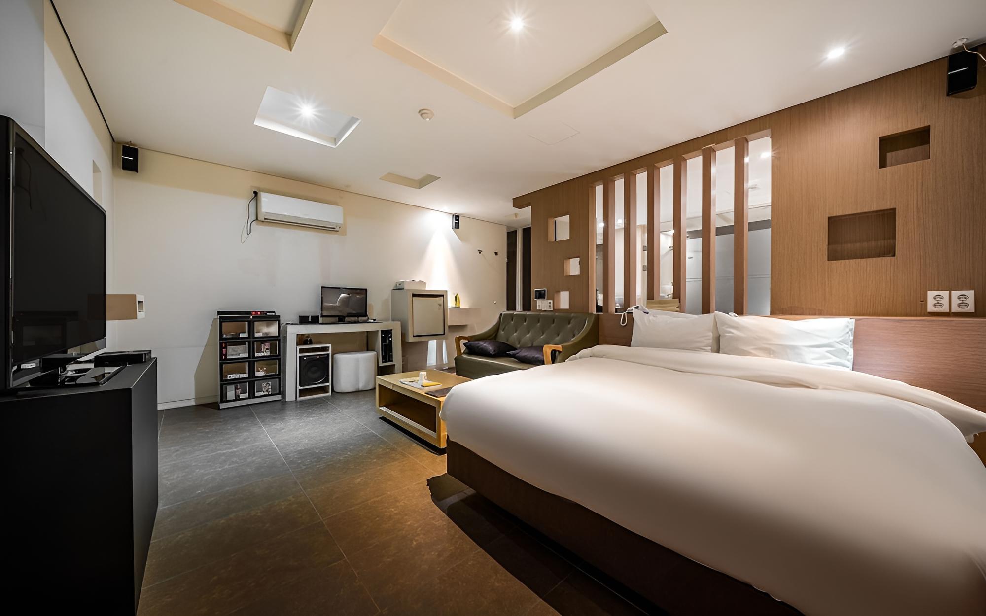 Room (Special room(Couple bath/Netflix)) photo 3
