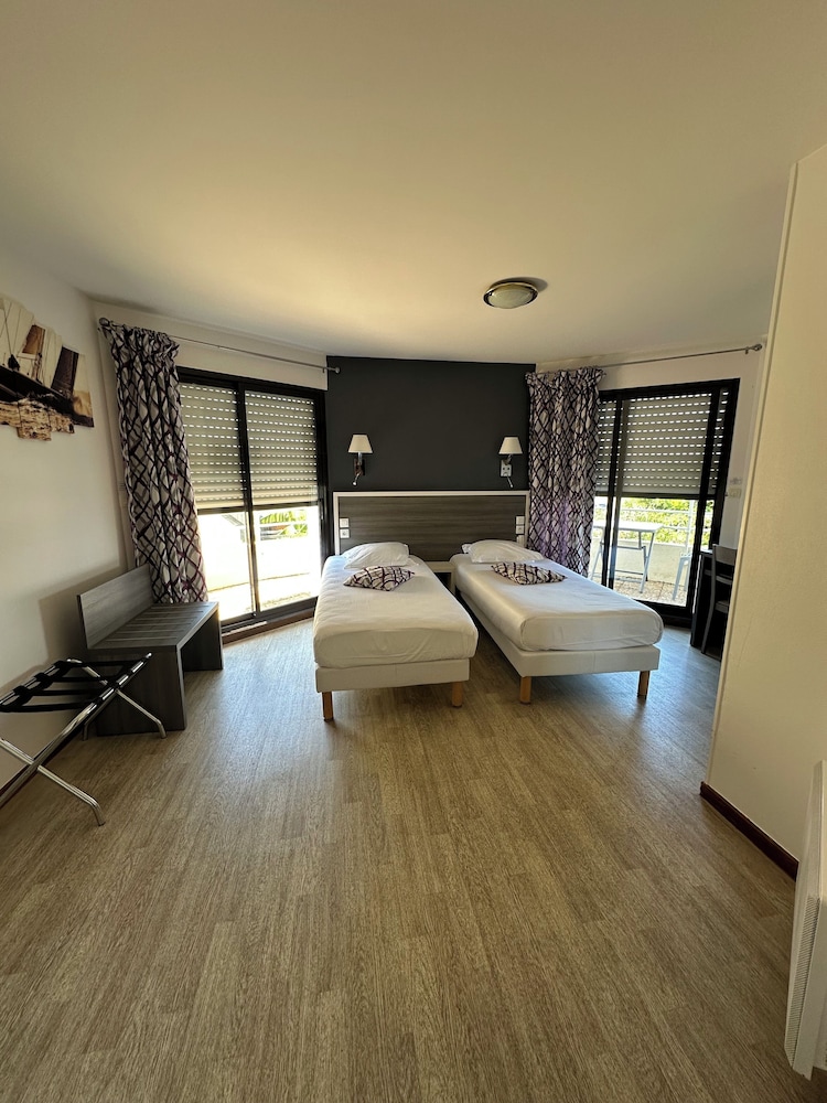 Basic Twin Room, Ocean View photo 2