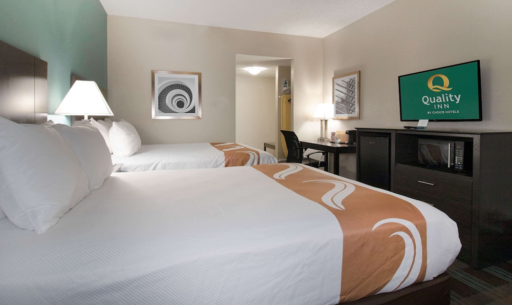 Standard Room, 2 Queen Beds, Non Smoking - Photo 1