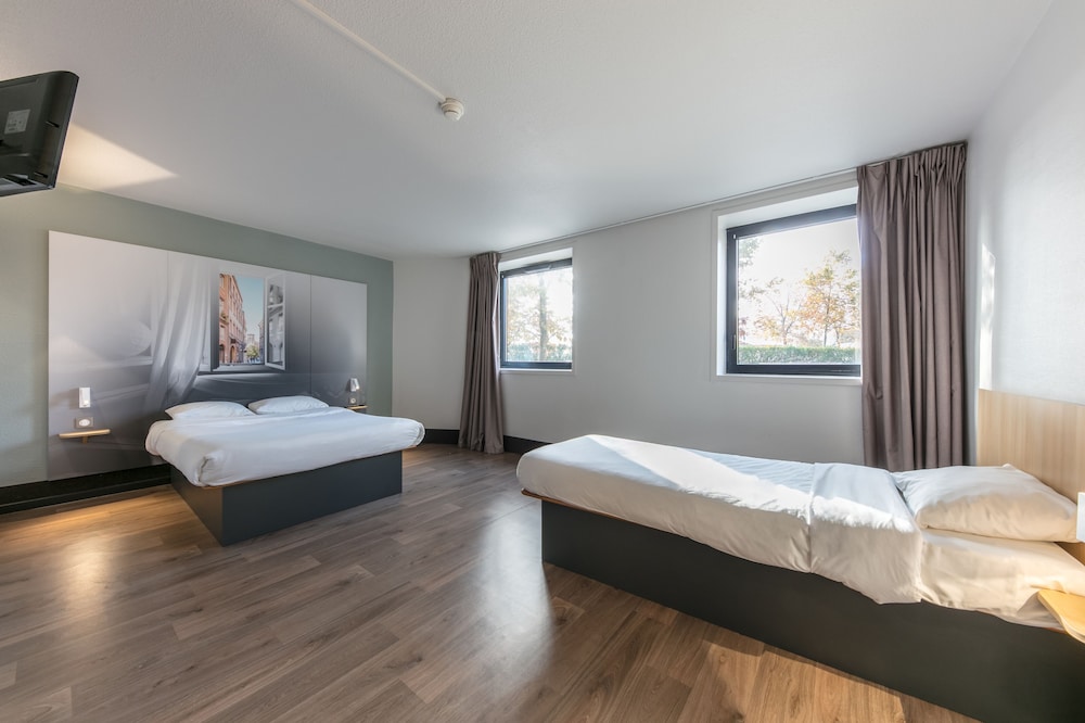Standard Triple Room, Mobility Accessible photo 2