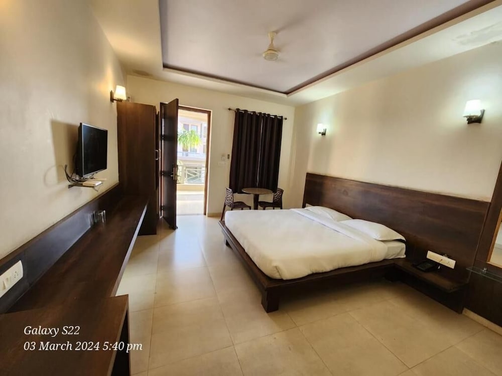 Deluxe Double Room, Balcony, Mountain View
