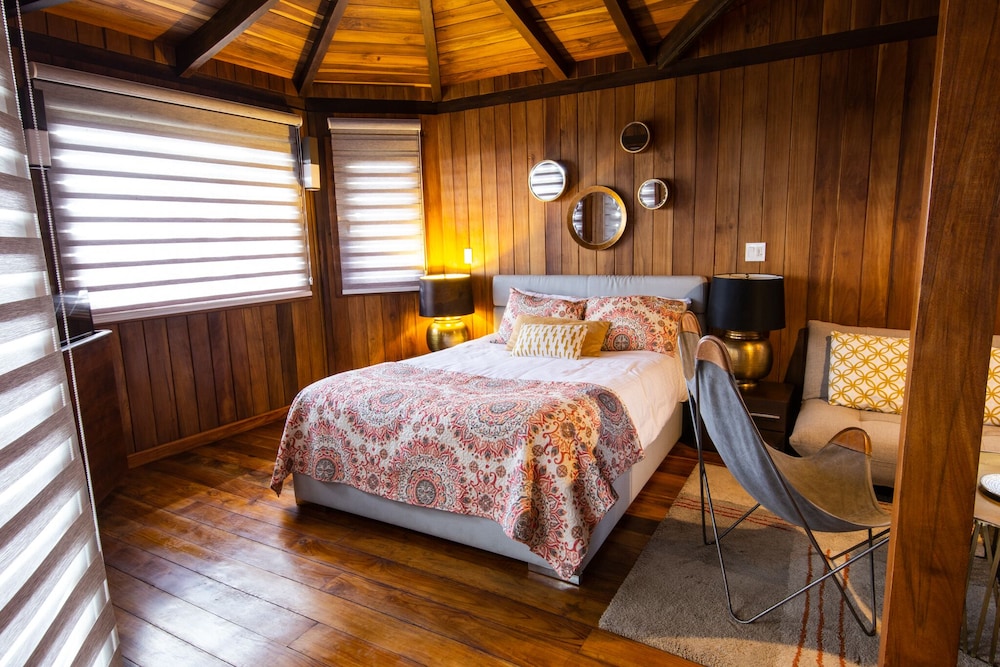 Family Tree House, 2 Bedrooms, Mountain View photo 1
