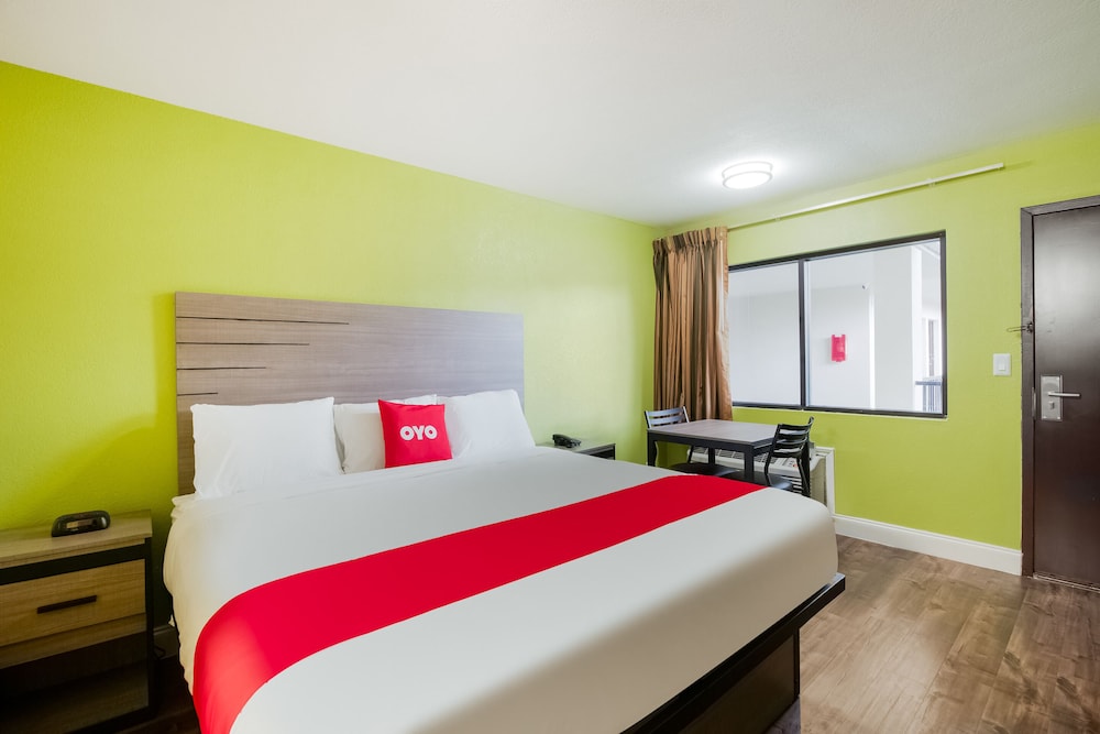 Room, 1 King Bed, Non Smoking - Photo 2