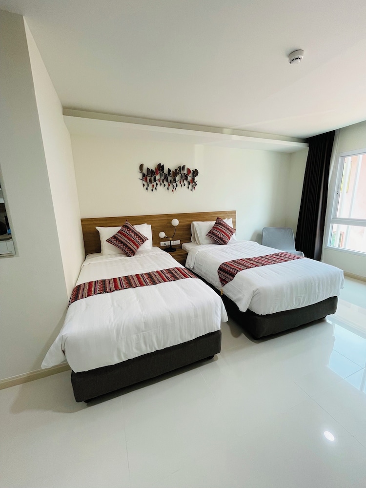 Deluxe Twin Room, Balcony, City View photo 1