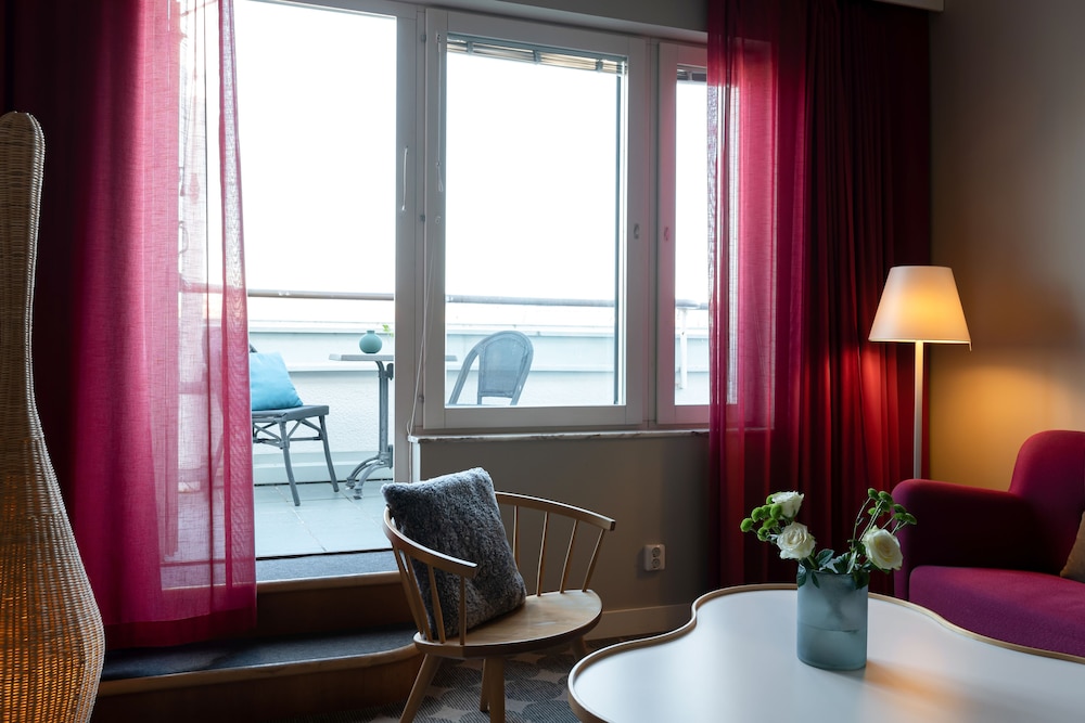 Junior Suite with View - Photo 3