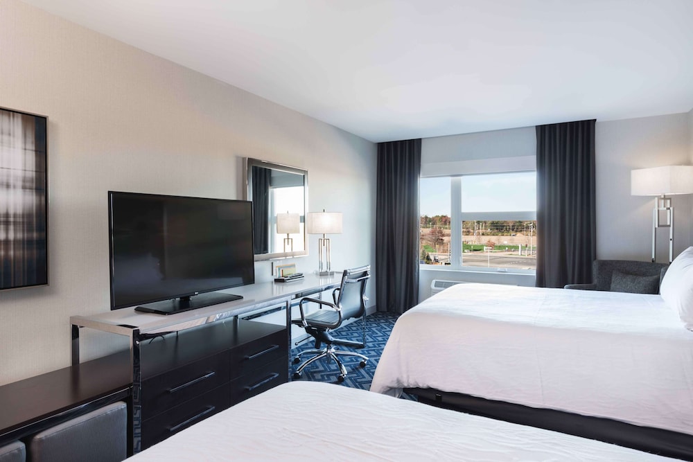 Room, 2 Queen Beds, Accessible, Bathtub
