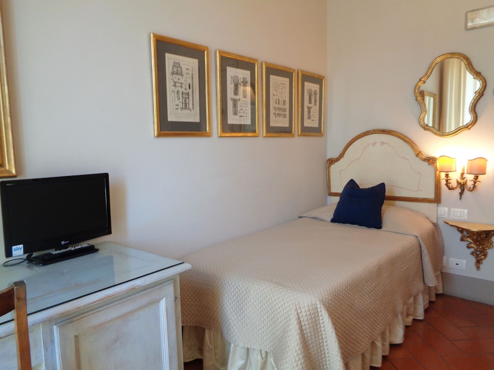 Superior Single Room, City View photo 3