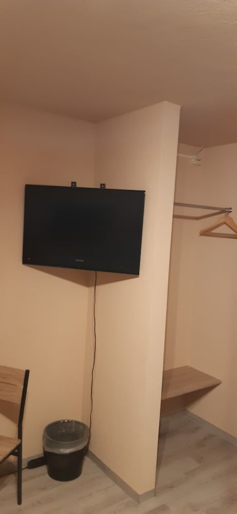 Triple Room, En-suite Shower , shared WC photo 1