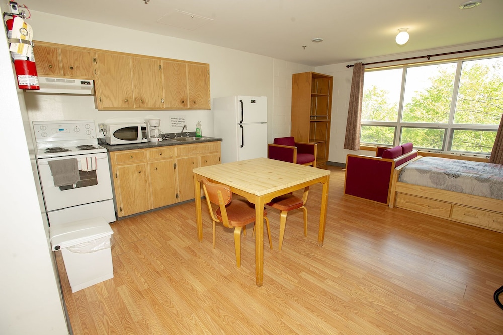 Studio with Kitchenette (Arts & Science) photo 3